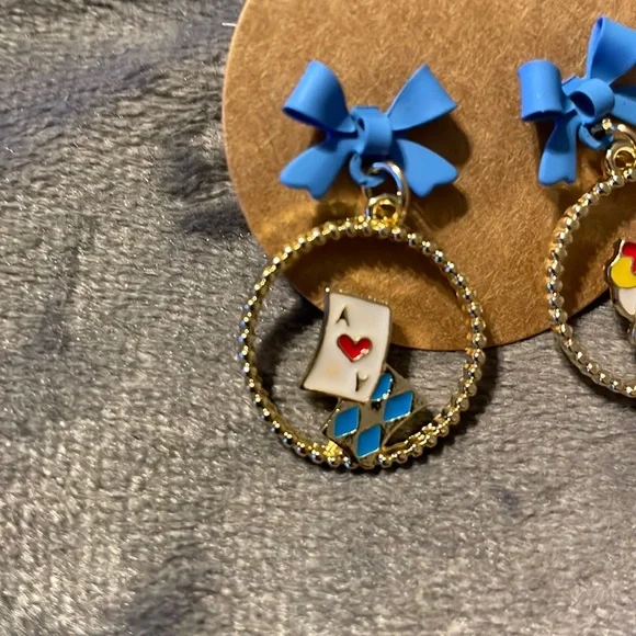 Alice in Wonderland Mix Matched Pierced Earrings…soooo cute! - Picture 3 of 4